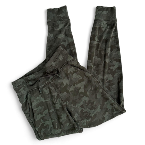 lululemon athletica Pants - Lululemon Dark Green Camo “Ready to Rulu” Heritage Highwaisted Jogger Women Sz 2